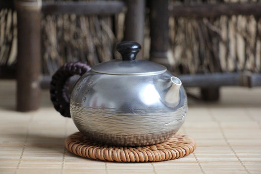 Pure Silver 999 "Mountains and Water" Teapot * 120ml