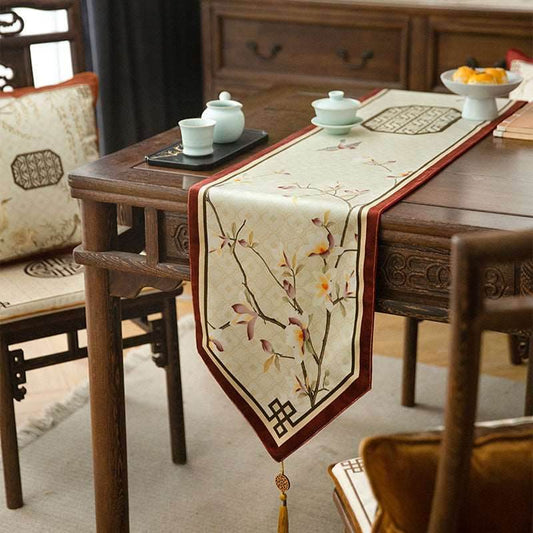 Jiangnan Spring Palace Table Runner – Amber Floral Chinoiserie Decor