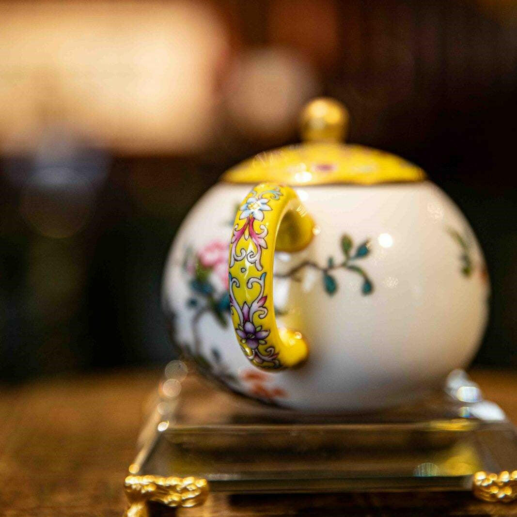 石榴西施壶– 景德镇手绘瓷壶175毫升– Jiangnan Sourcing