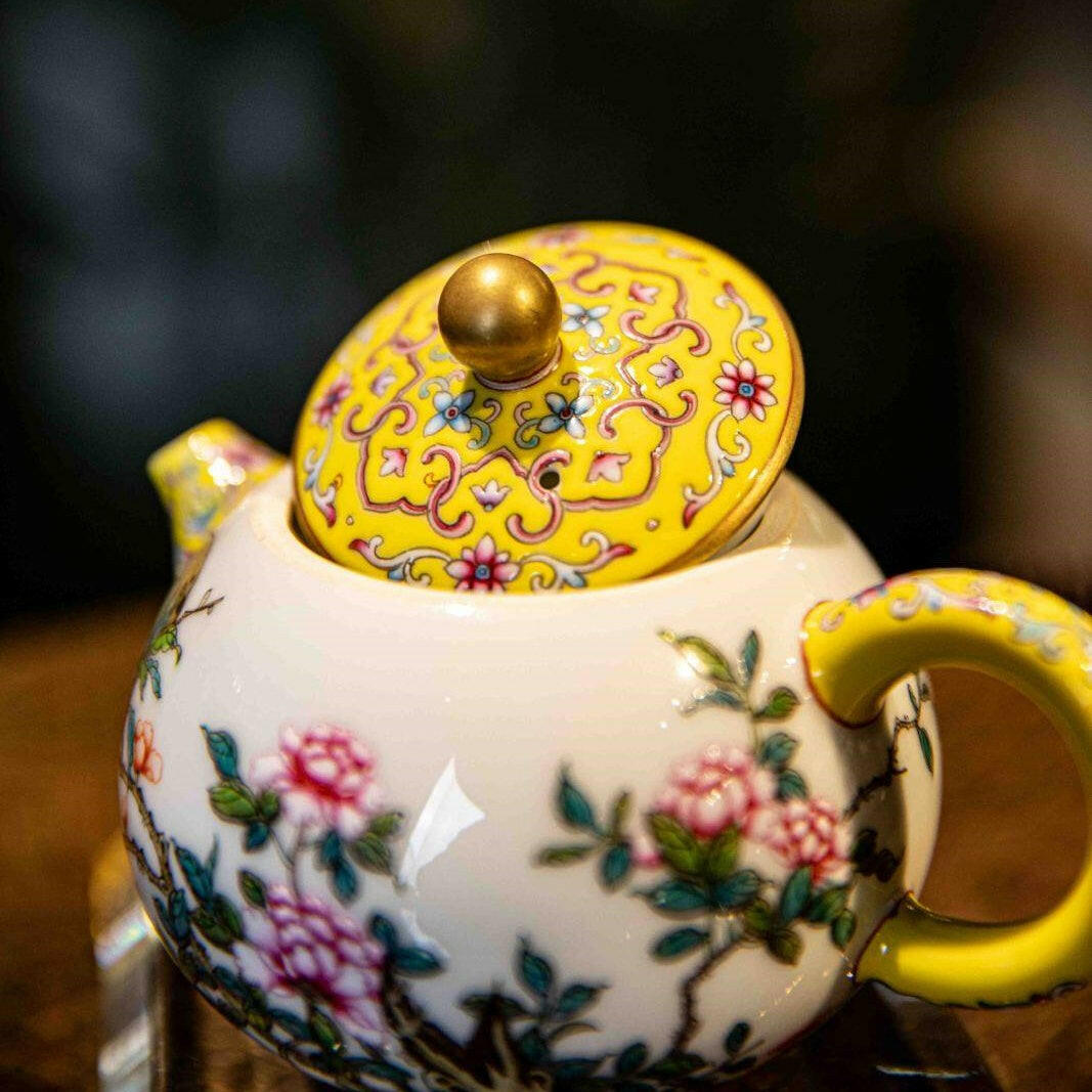石榴西施壶– 景德镇手绘瓷壶175毫升– Jiangnan Sourcing